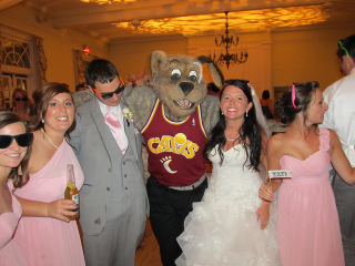Illustration for article titled NBA Mascot Attends Wedding, Is Life Of The Party
